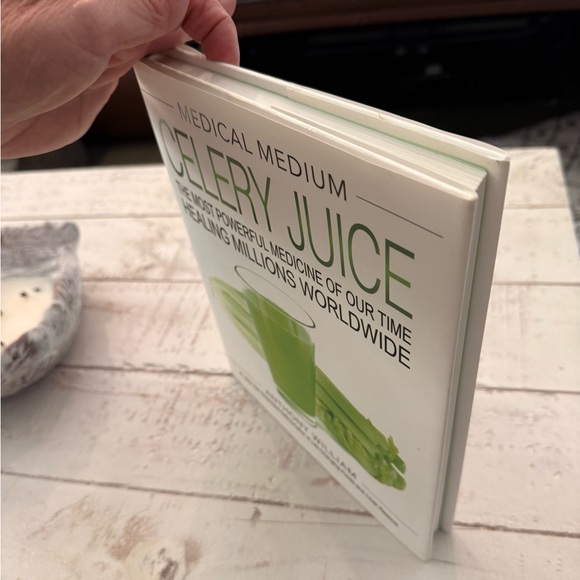 Medical Medium Celery Juice Book - Picture 3 of 3